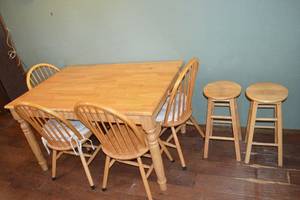 lot 226 image: Natural Wood Dining Table with 4 Windsor Chairs & 2 Stools