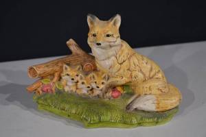 lot 252 image: Fox Family Figurine - Hand-Painted Resin Sculpture with Cubs on Green Base