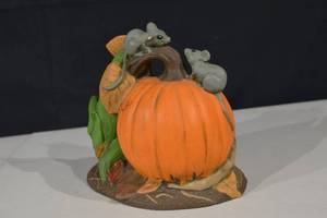lot 267 image: Pumpkin with Mice Figurine - Whimsical Autumn Decor Sculpture