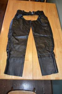 lot 274 image: Diamond Plate Buffalo Leather Chaps - Size M - Motorcycle Gear