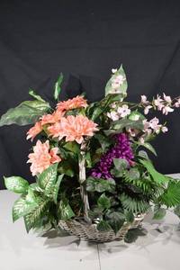lot 286 image: Artificial Floral Basket Arrangement - Peach Dahlias with Purple Accents