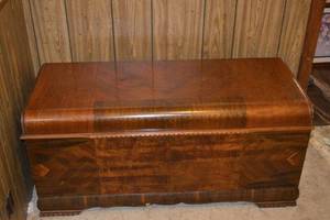 lot 304 image: Lane Cedar Chest - Genuine Aroma-Tight Cedar Chest by Lane, Altavista VA