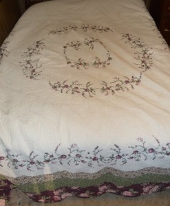 lot 309 image: Vintage Floral Embroidered Bedspread with Rose Vine Border Quilt