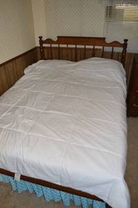 lot 310 image: Wooden Bed Frame with Headboard & Footboard - FullDouble Size, Turned Posts