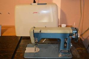 lot 314 image: Signature Sewing Machine - Made in Japan - Vintage TealBlue Home Unit