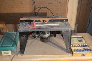 lot 332 image: Router Table with Mounted Router and CMT 5pc Router Bits Set