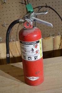 lot 333 image: Amerex ABC Fire Extinguisher - Red Portable Unit