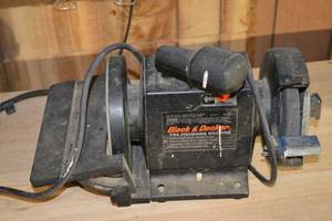 lot 348 image: Black & Decker The Finishing Machine - Combination Bench GrinderSander