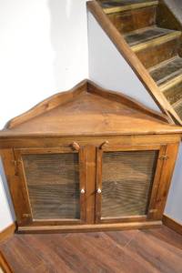 lot 356 image: Vintage Oak Corner Cabinet with Wire Mesh Doors - 2 Shelves