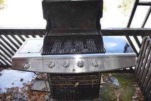 lot 359 image: Char-Broil Stainless Steel Gas Grill 4-Burner - Built-In Thermometer