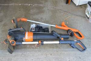 lot 373 image: WORX 20V Cordless Garden Tool Kit with Extendable Shaft, Batteries & Charger