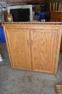 lot 382 image: Oak Wood Cabinet - 2 Doors, Top Rail, Interior Shelves