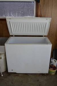 lot 387 image: White Chest Freezer with Lift-Top Lid - Used GarageHome Freezer Storage Solution
