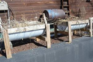 lot 390 image: Two Planters