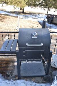 lot 396 image: Char-Broil Charcoal Grill - Side Shelf, Front Door & Wheels