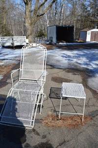 lot 401 image: White Wrought Iron Patio Lounge Chair with Matching Side Table