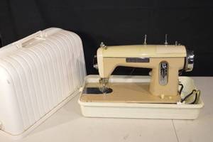 lot 117 image: Signature Sewing Machine - Vintage Portable with Case (Beige)