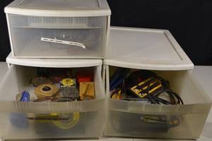 lot 123 image: Skil 952L Jig Saw - 120V, Single-Speed Black & Decker Sander & Blades Lot