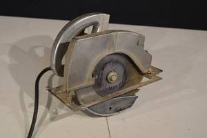 lot 124 image: Manning Bowman Model 73528 Circular Saw