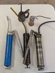 lot 32 image: Vintage Grease Guns with Oilers (Lot of 5)