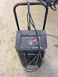 lot 39 image: Schumacher SC1309 - 12V Battery ChargerMaintainer