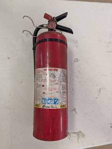 lot 54 image: Kidde ABC Dry Chemical Fire Extinguisher - Red