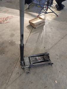lot 63 image: Pittsburgh Floor Jack - Hydraulic Automotive Lifting Tool
