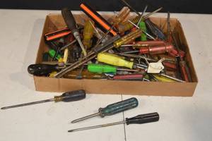 lot 134 image: Assorted Screwdrivers & Bit Set in Box - Includes Pozidriv Bits (PZ0-PZ3)
