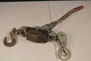 lot 163 image: Industrial Hand Pull Lever Hoist with Dual Hooks
