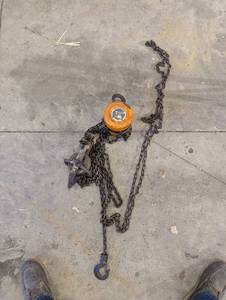 lot 85 image: Central Machinery HS Type Chain Block 1 Ton Lift 3 ft