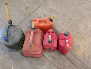 lot 89 image: Gas Cans - Assorted (Lot of 5)