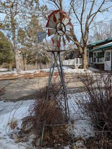 lot 185 image: Windmill Garden Wind Turbine on Metal Stand - Decorative Yard Display