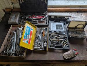 lot 406 image: Lot Of Misc Tools