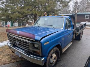 lot 3 image: 1984 Ford F-350 Diesel Flatbed Truck - Blue, Diamond Plate Bed
