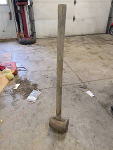 lot 409 image: Large Sledgehammer