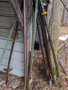 lot 412 image: Lot Of FenceSign Posts