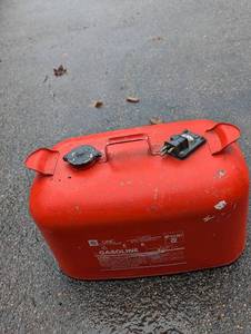 lot 413 image: Boat Gas Tank