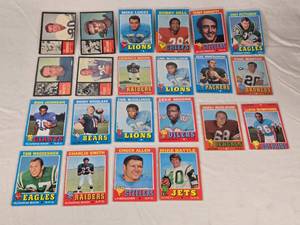 lot 113 image: Lot of 22  Vintage 1971 Topps Football Cards Featuring Players Like Mike Lucci, Bobby Bell, and Terry Hanratty