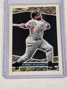 lot 121 image: Kirby Puckett Topps Black Gold #40 - Minnesota Twins Baseball Card