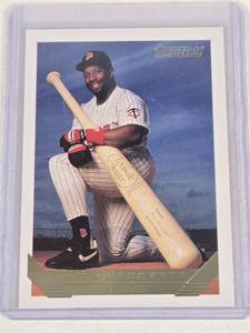 lot 248 image: Kirby Puckett 1993 Topps Gold #200 - Minnesota Twins Baseball Card