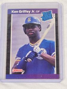 lot 268 image: Ken Griffey Jr. Rookie 1989 Donruss Rated Rookie #33 - Seattle Mariners Baseball Card