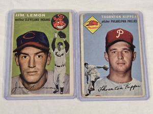 lot 320 image: Lot of 2 Vintage 1954 Topps Baseball Cards Featuring Jim Lemon and Thornton Kipper