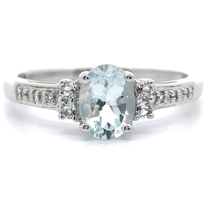 lot 31 image: 0.83 Carat Natural Aquamarine & White Topaz Cluster Ring VIDEO