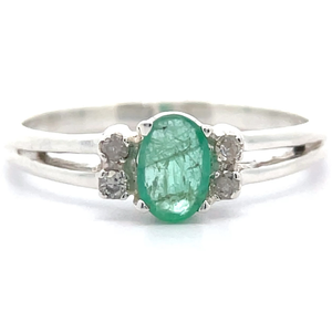 lot 33 image: Natural Emerald & Natural Diamond Split Shank Ring VIDEO