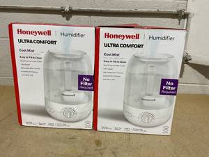 lot 270 image: LOT OF 2 Honeywell Ultra Comfort Cool Mist Humidifier - White, HUL545W