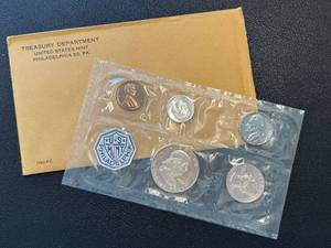 lot 23KC image: U.S. Mint Philadelphia 1962 Coin Set - 5-Coin Collection incl. Franklin Half Dollar