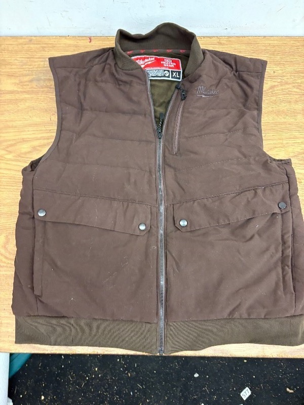 lot 116 image: Milwaukee m12 heated vest size XL