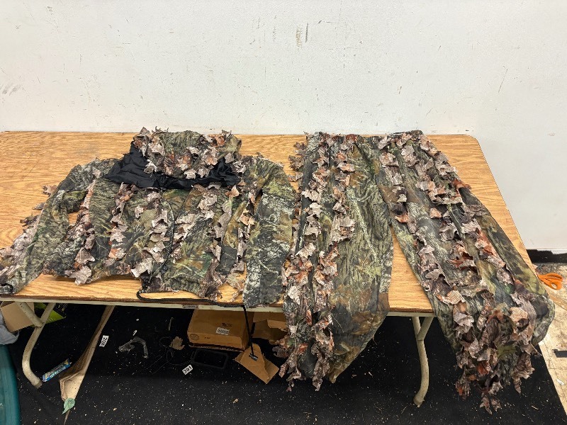 lot 118 image: 3D Leafy camo suit