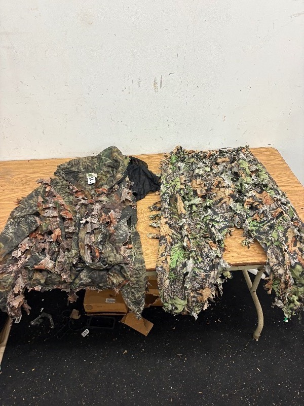 lot 119 image: Leafy camo suit