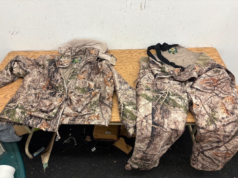 lot 120 image: Cabelas dry plus insulated bibs and jacket. Jacket size 3x bibs size 2x